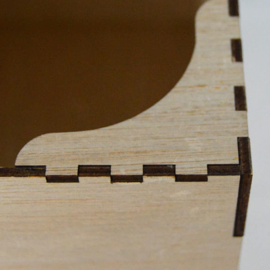 Box corner reinforcing